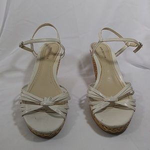 Ann Taylor white sandals heel shoe-sz 6.5 M